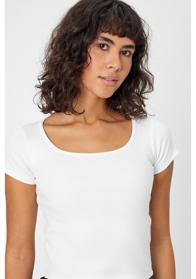 Alexandergardı U Yaka Slim Fit Crop T-shirt B24-0096 001