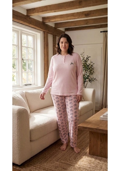 Eyfuze Kadın Kışlık Büyük Beden Desenli Yakası Düğmeli Uzun Kollu Pijama Takımı Pembe - Siyah Eyfuze Kadın Kışlık Büyük Beden Desenli Yakası Düğmeli Uzun Kollu Pijama Takımı Pembe - Siyah