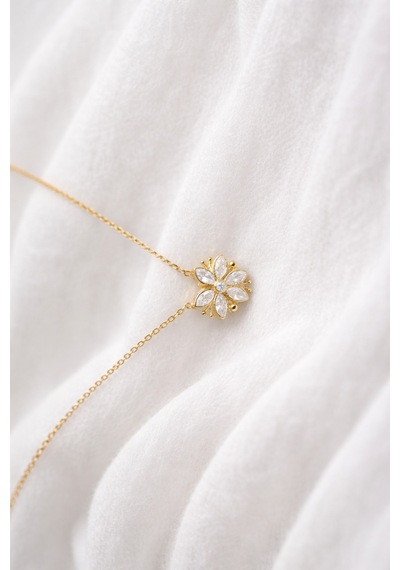 Çekirdekjewelry 925 Ayar Gümüş Altın Kaplama Çiçek Model Zirkon Taşlı Kadın Kolye Özel Işıklı Hediye Kutusunda Sarı