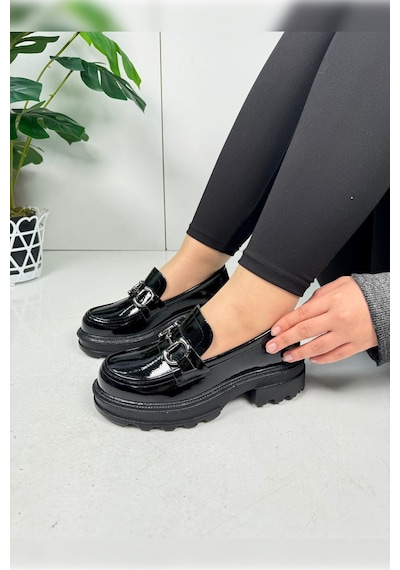 Günlük Kadın Loafer V Tokalı Kalın Topuklu Tırtıklı Tabanlı Oval Burunlu Makosen Ayakkabı 7455 - 7453 7453-siyahrugan Günlük Kadın Loafer V Tokalı Kalın Topuklu Tırtıklı Tabanlı Oval Burunlu Makosen Ayakkabı 7455 - 7453 7453-siyahrugan