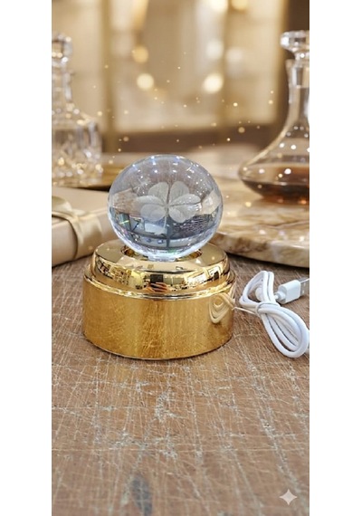 Mobgift 360 Derece Dönen Sarı Led Işıklı Gold Standlı Usb'li Kristal Yonca Cam Küre Çok Renkli