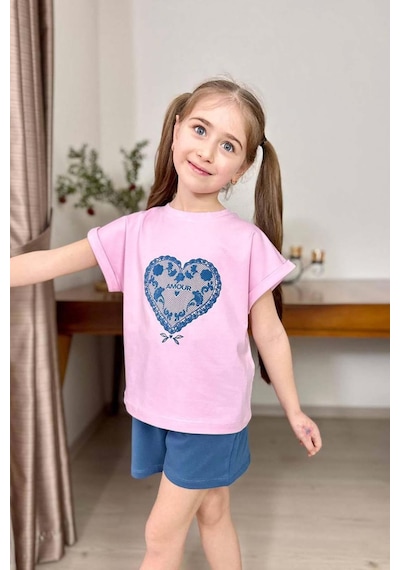 Riccotarz Kız Çocuk Göğsünde Dantel İşleme Kalp Detaylı Pembe T-shirt Beli Lastikli Şortlu Takım Riccotarz Kız Çocuk Göğsünde Dantel İşleme Kalp Detaylı Pembe T-shirt Beli Lastikli Şortlu Takım