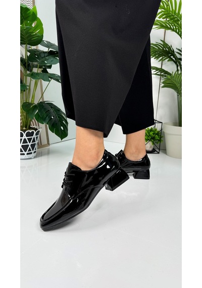 Günlük Kadın Loafer Topuklu Toka Ve Dikiş Detaylı Bağcıklı Küt Burunlu Ayakkabı 1500 SIYAH RUGAN Günlük Kadın Loafer Topuklu Toka Ve Dikiş Detaylı Bağcıklı Küt Burunlu Ayakkabı 1500 SIYAH RUGAN