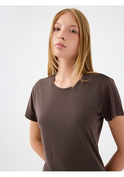 Slim Fit Kadın Tshirt K.kol Koyu Kahve