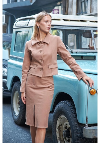 Kadın Likralı Kaşe Kumaş Yakalı Cep Kapaklı Uzun Kol Düğmeli Kısa Blazer Ceket Kaban-camel CAMEL Kadın Likralı Kaşe Kumaş Yakalı Cep Kapaklı Uzun Kol Düğmeli Kısa Blazer Ceket Kaban-camel CAMEL