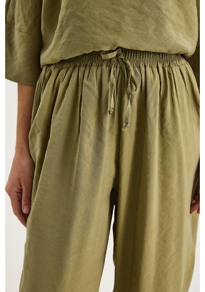Kadın Kayık Yaka Yarım Kol Bluz Beli Lastikli Şalvar Pantolon Alt-üst Takım 60283118 - Yağ Yeşili Kadın Kayık Yaka Yarım Kol Bluz Beli Lastikli Şalvar Pantolon Alt-üst Takım 60283118 - Yağ Yeşili