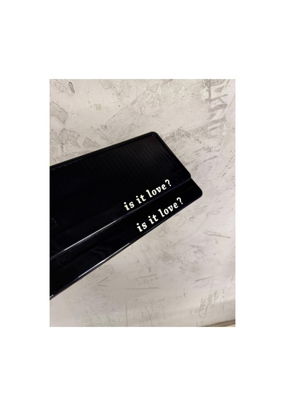 Is It Love Polikarbon Plakalık Piano Black - 665824187