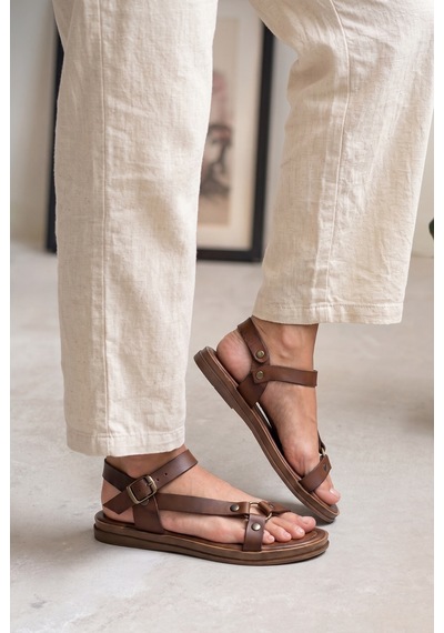 Giamgia Store Kadın Metal Halka Detaylı Çok Bantlı Rahat Düz Taban Günlük Kahverengi Sandalet Veyron11-2414 Giamgia Store Kadın Metal Halka Detaylı Çok Bantlı Rahat Düz Taban Günlük Kahverengi Sandalet Veyron11-2414