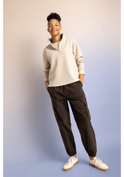 DeFacto Fit Standart Fit Basic Düz Sporcu Paraşüt Pantolon C0373AX23WNBN573 DeFacto Fit Standart Fit Basic Düz Sporcu Paraşüt Pantolon C0373AX23WNBN573