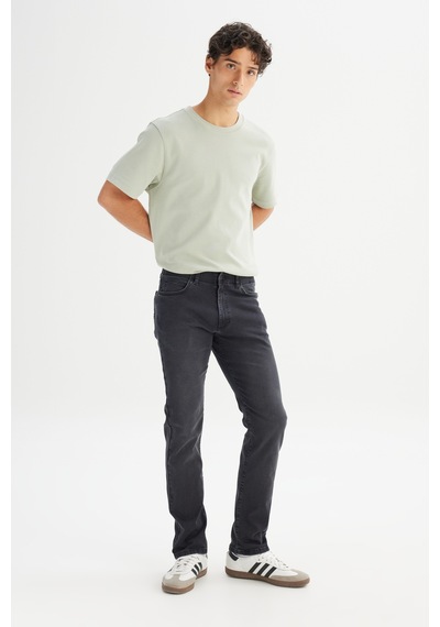 Lee Extreme Motion Slim Fit Dar Kesim Pamuklu Esnek Lacivery Denim Jean Pantolon Lacivert Lee Extreme Motion Slim Fit Dar Kesim Pamuklu Esnek Lacivery Denim Jean Pantolon Lacivert