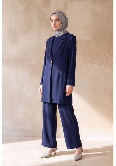 Armine Trend Klasik Yaka Aksesuar Detaylı Uzun Ceket Geniş Paça Pantolon Üçlü Takım Lacivert 26ka630 Armine Trend Klasik Yaka Aksesuar Detaylı Uzun Ceket Geniş Paça Pantolon Üçlü Takım Lacivert 26ka630