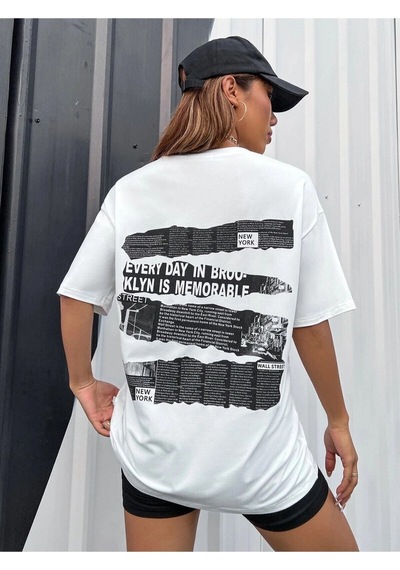 Tarzsokak Brooklyn Slogan Baskılı Gazete Desenli Oversize Beyaz