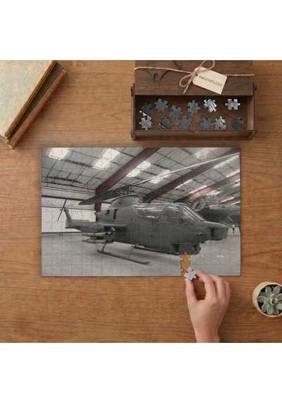 Askeri Helikopter Fabrikası Tasarımı 240 Parça Ahşap Puzzle Ahşap Kutuda Mpy20435