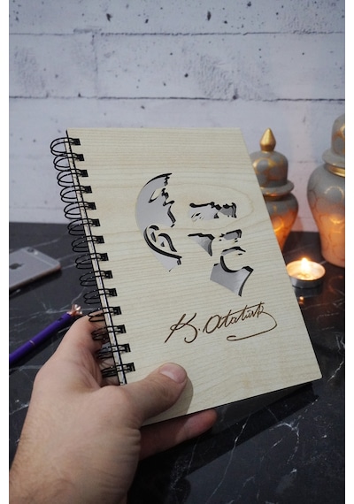 Mustafa Kemal Atatürk Ahşap Defter - A5 Spiralli - Günlük - Çizgisiz Defter Ahşap Rengi Banu