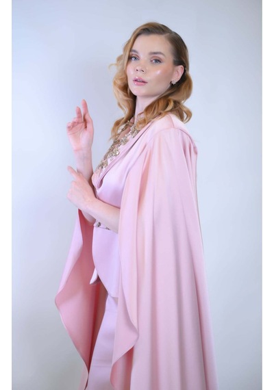 Crystalia Hürrem Model Pelerin Kol Detaylı Saten Takım Çok Renkli