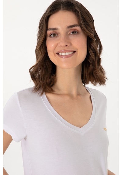 U.S. Polo Assn. Kadın Beyaz V Yaka Basic Tişört 50300829-VR013 U.S. Polo Assn. Kadın Beyaz V Yaka Basic Tişört 50300829-VR013