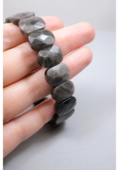 Gece Gökyüzünün Gümüş Şifası: Parlak Oval Faset Kesim Silver Obsidyen Bileklik Çok Renkli