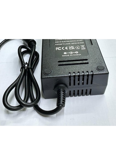 12 Volt 15 Amper Adaptör 12 Volt 15 Amper Plastik Kasa Adaptör 12 Volt 15 Amper 5.5 Mm 2.5 Mm Adaptör