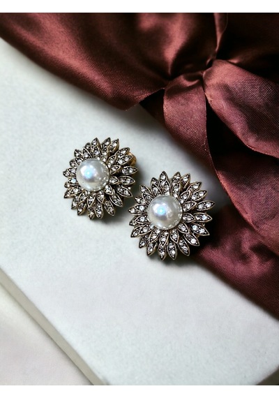Black Diamond Swarovski Taşlı İnci Çiçek Küpe Beyaz