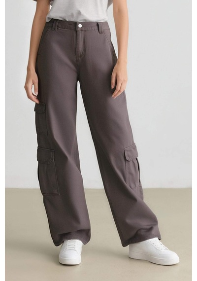 DeFacto Straight Fit Kışlık Gabardin Pantolon Kargo Cepli Normal Bel Düz Paça D3762AX24AUGR310 Gri
