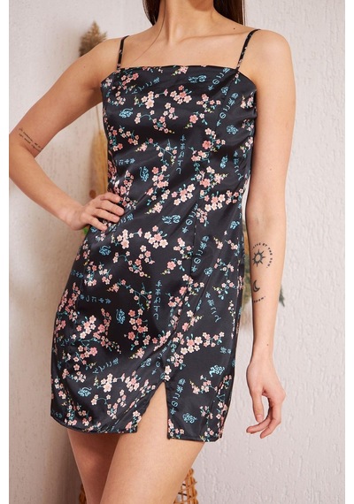Darlin Moda Siyah Çiçek Desenli Saten Elbise Dm1009 Siyah Darlin Moda Siyah Çiçek Desenli Saten Elbise Dm1009 Siyah