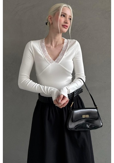 Madmext Beyaz V Yaka Dantelli Kadın Bluz Mg2633 Beyaz