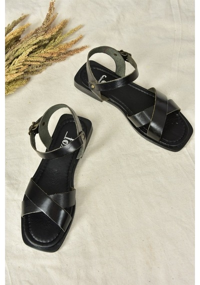 Fox Shoes Siyah Hakiki Deri Çapraz Bantlı Günlük Kadın Sandalet (539485616)