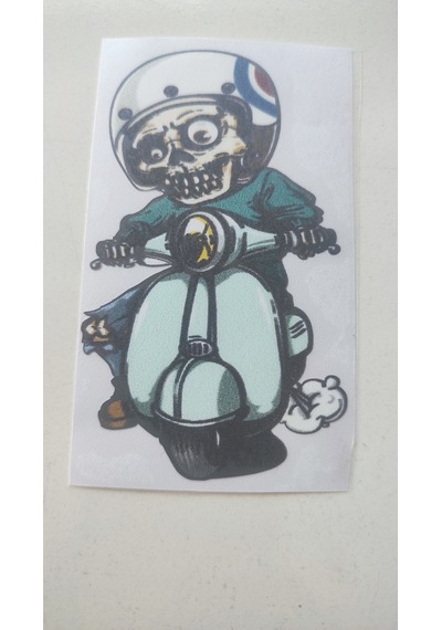 Vespa Kullanan Sevimli Iskelet Sticker Motor,kask,laptop,araba Sticker 10x7 Cm Diğer