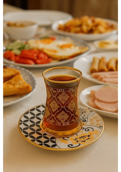 12 Parça Altın Yaldız Desenli İnce Belli Cam Çay Bardağı Ve Tabağı - Çay Takımı Çok Renkli