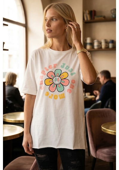Armonika Kadın Beyaz Önü Çiçek Baskılı Yanları Yırtmaçlı Pamuklu T-shirt Arm-26y137003
