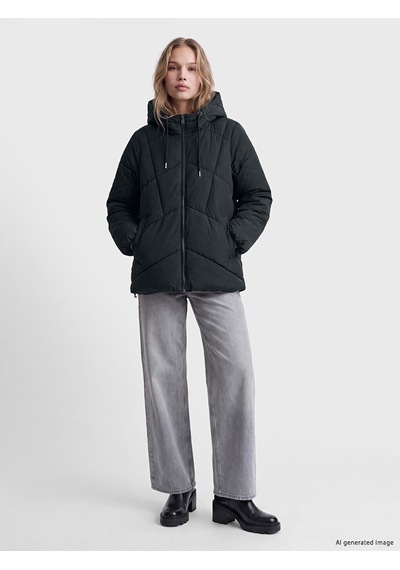 Lcw Vision Siyah Kapüşonlu Oversize Kadın Şişme Mont