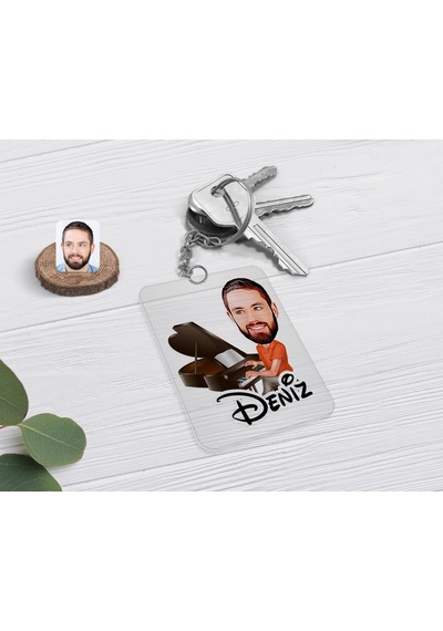 Kişiye Özel Erkek Piyanist Karikatürlü Şeffaf Pleksi Anahtarlık