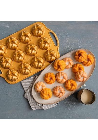 Nordicware 75. Yıl Özel 12 Li Mini Örgü Bundt Kek Kalıbı Renkli