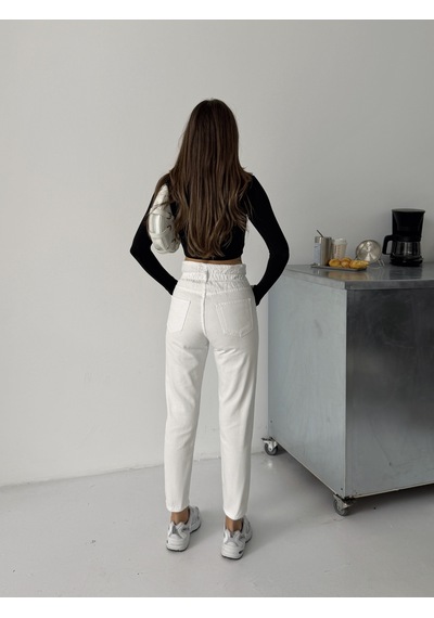 Kadın Beyaz Patlet Düğmeli Kemer Büzgülü Mom Jeans Beyaz