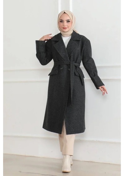 Etiler Collection Kaşe Kaban Uzun Boy 115 Cm Kruvaze Yaka Kuşaklı Astarlı Tesettür Kaban Yünlü - Siyah Etiler Collection Kaşe Kaban Uzun Boy 115 Cm Kruvaze Yaka Kuşaklı Astarlı Tesettür Kaban Yünlü - Siyah