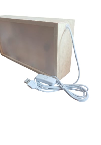 Sinematik Sevgiliye Hediye Kutusu Ahşap Ve Işıklı Usb İle Çalışır Arkası Fotograf Çerçevesidir -