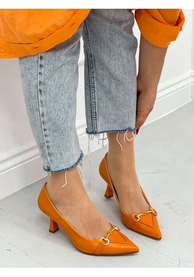 Ervanın Butiği Turuncu Cilt (MossCross) Toka Detay Kadın Stiletto
