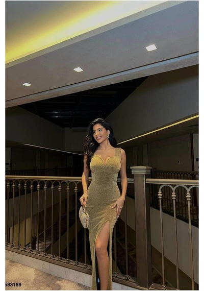 DefyModa Kadın Yırtmaçlı Maxi Askılı Abiye Elbise Gold