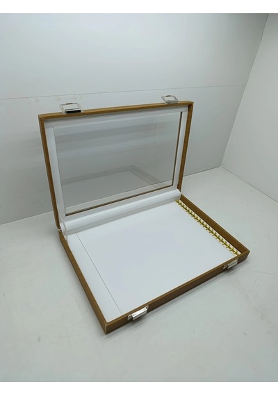 Cam Kapaklı Deri Kumaş Kahve-beyaz Renk 34 Cm / 24 Cm Tırnaklı Kolye Sergileme Standı