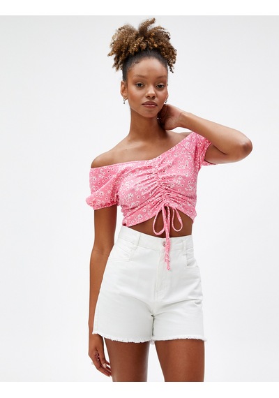 Koton Crop Tişört Çiçekli Omuzları Açık Kısa Kollu Bağlama Detaylı Pembe Desenli 3sal10387ık Pembe Koton Crop Tişört Çiçekli Omuzları Açık Kısa Kollu Bağlama Detaylı Pembe Desenli 3sal10387ık Pembe