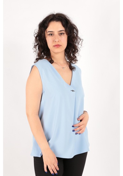 Ayhan 81954 Kadın Broş Detaylı V Yaka Kolsuz Bluz Buz Mavi