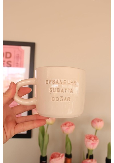 Efsaneler Şubatta Doğar Baskılı Seramik Kupa, Bej, Kahve Çay İçeceği İçin Beyaz - Çok Renkli