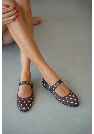 Selin Shoes Celeste Puantiye Desen Düz Taban Ayarlanabilir Toka Detay Kadın Babet- Kahverengi Selin Shoes Celeste Puantiye Desen Düz Taban Ayarlanabilir Toka Detay Kadın Babet- Kahverengi