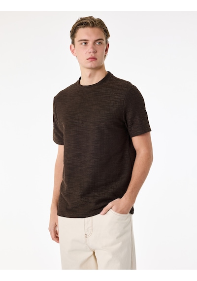Koton Regular Fit Kısa Kollu Dokulu Tok Kumaş Bisiklet Yaka Tişört Kahverengi 6sam10378mk Kahve