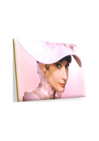Cakasepetim Audrey Hepburn Pembe Şapkalı Ve Elbiseli Yakın Çekim Ahşap Mdf Tablo