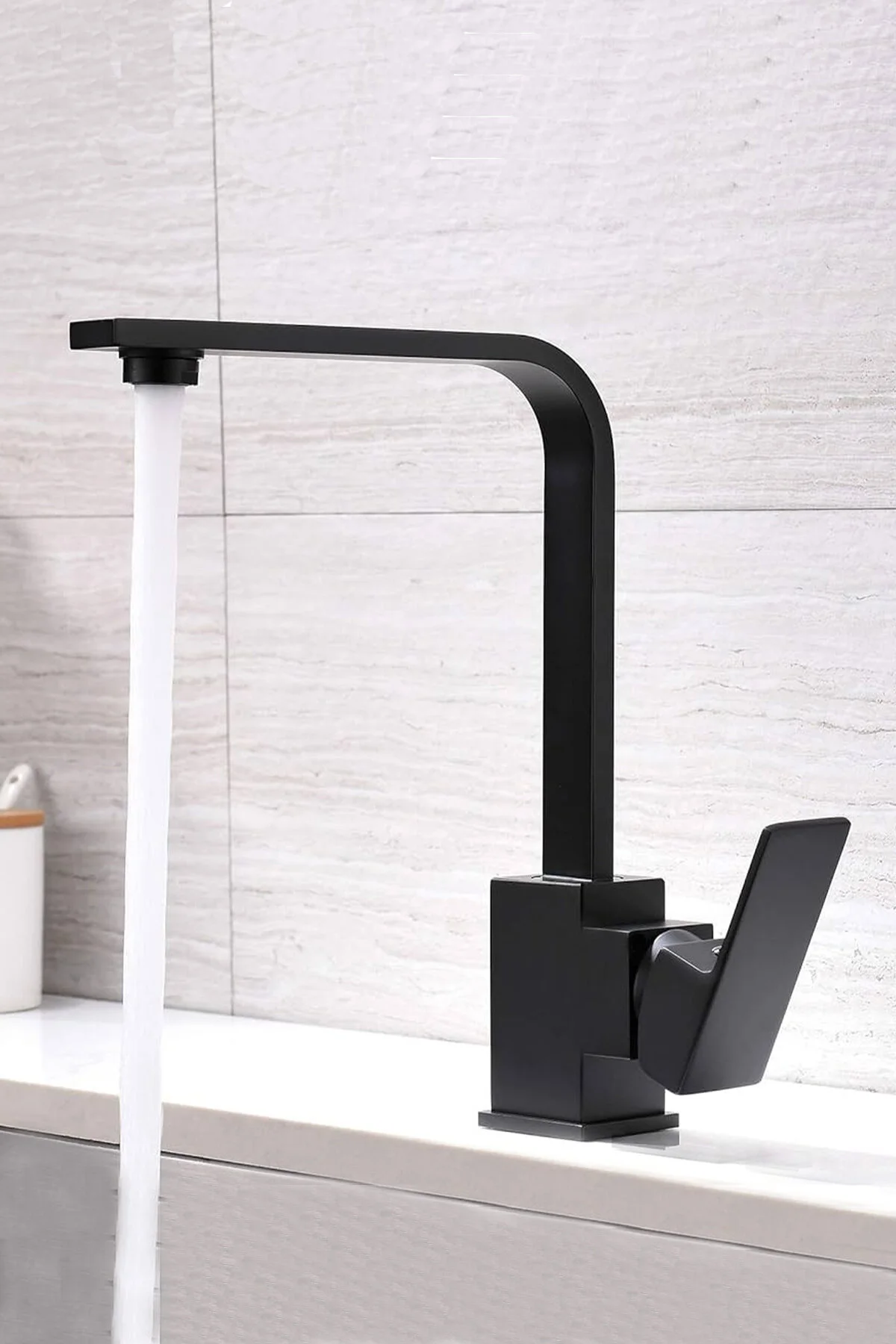 Siyah Kare Banyo Lavabo Bataryası Modern Ve Dayanıklı