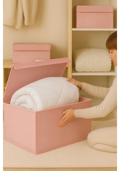Serstil Orta Boy Kapaklı Kutu Hurç Kıyafet Battaniye Saklama Kutusu Organizer 50x40x30 Cm - Pembe Benekli Pembe Puantiye