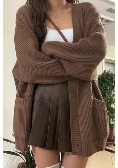 Kadın Oversize Cepli Düğmeli V Yaka Triko Hırka Kahverengi
