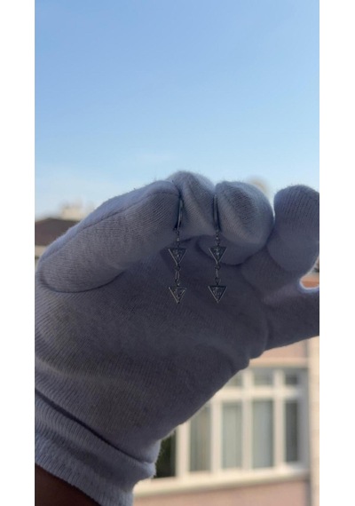 Gümüş Renk Üçgen Kesim Zirkon Taşlı Sallantılı Küpe Gümüş