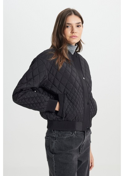 Loose Fit Rahat Kesim Kapitone Detaylı Siyah Bomber Ceket W242741001 Siyah